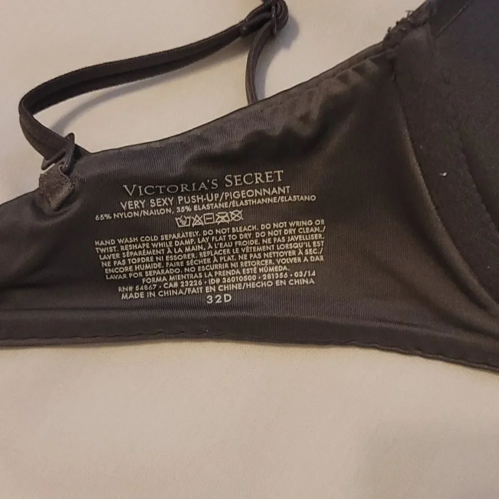 Bundle of Victoria's Secret bras‎